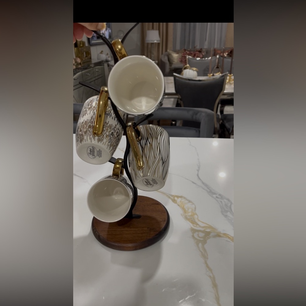 Amazon black metal and wood Stand